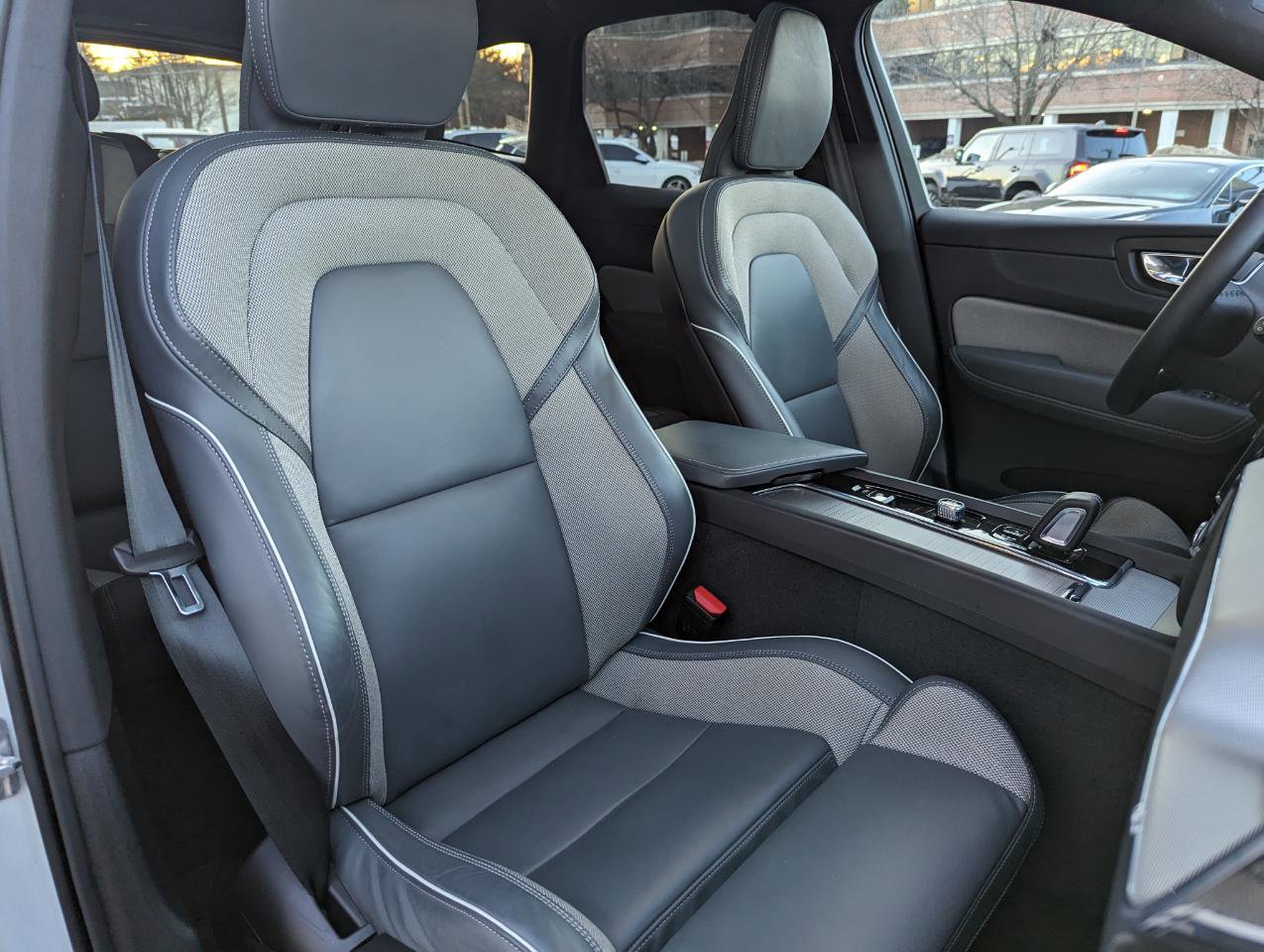 Used 2022 Volvo XC60 B5 R-Design w/ Advanced Package image 32