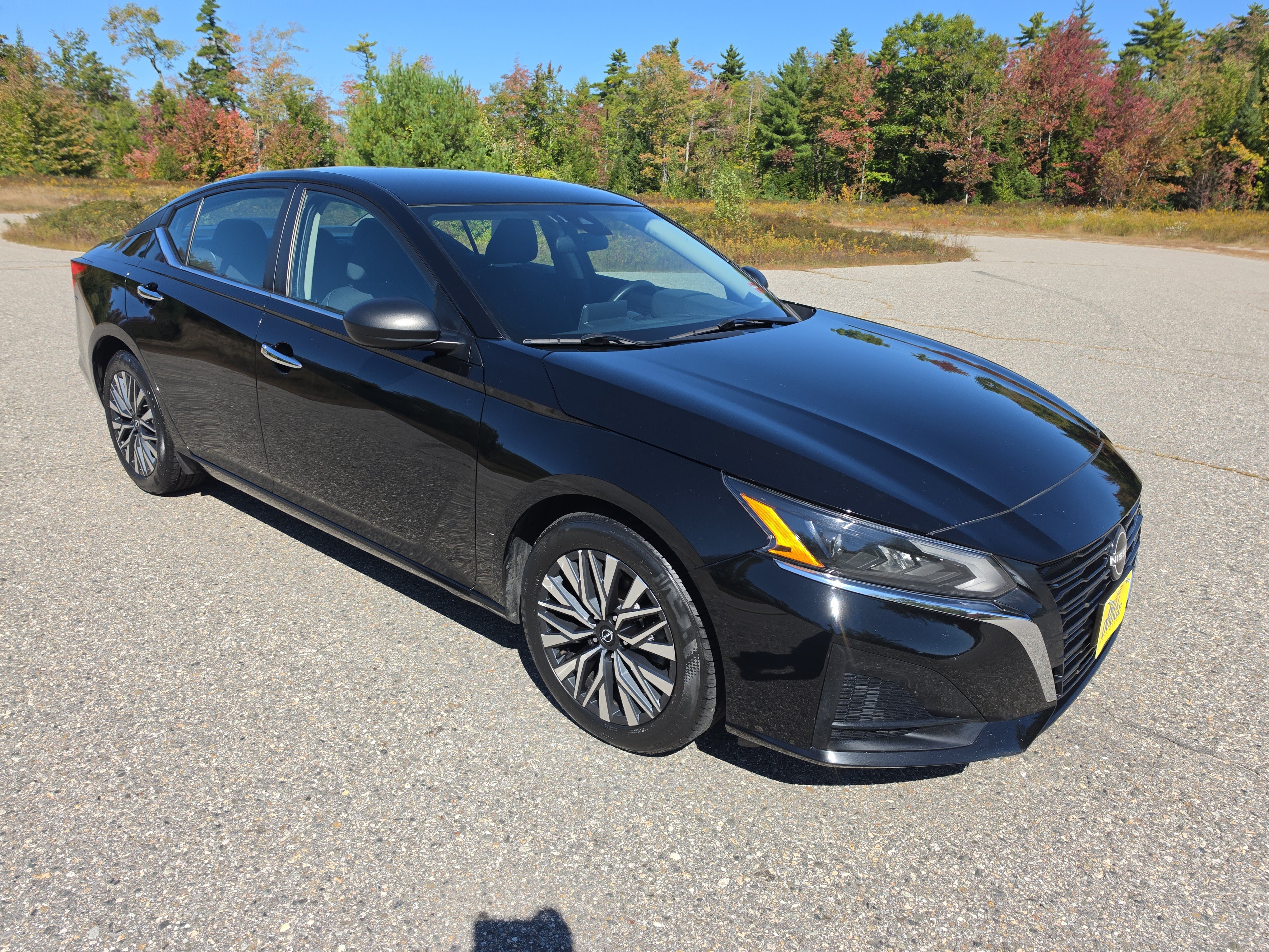 Used 2024 Nissan Altima 2.5 SV FWD image 3