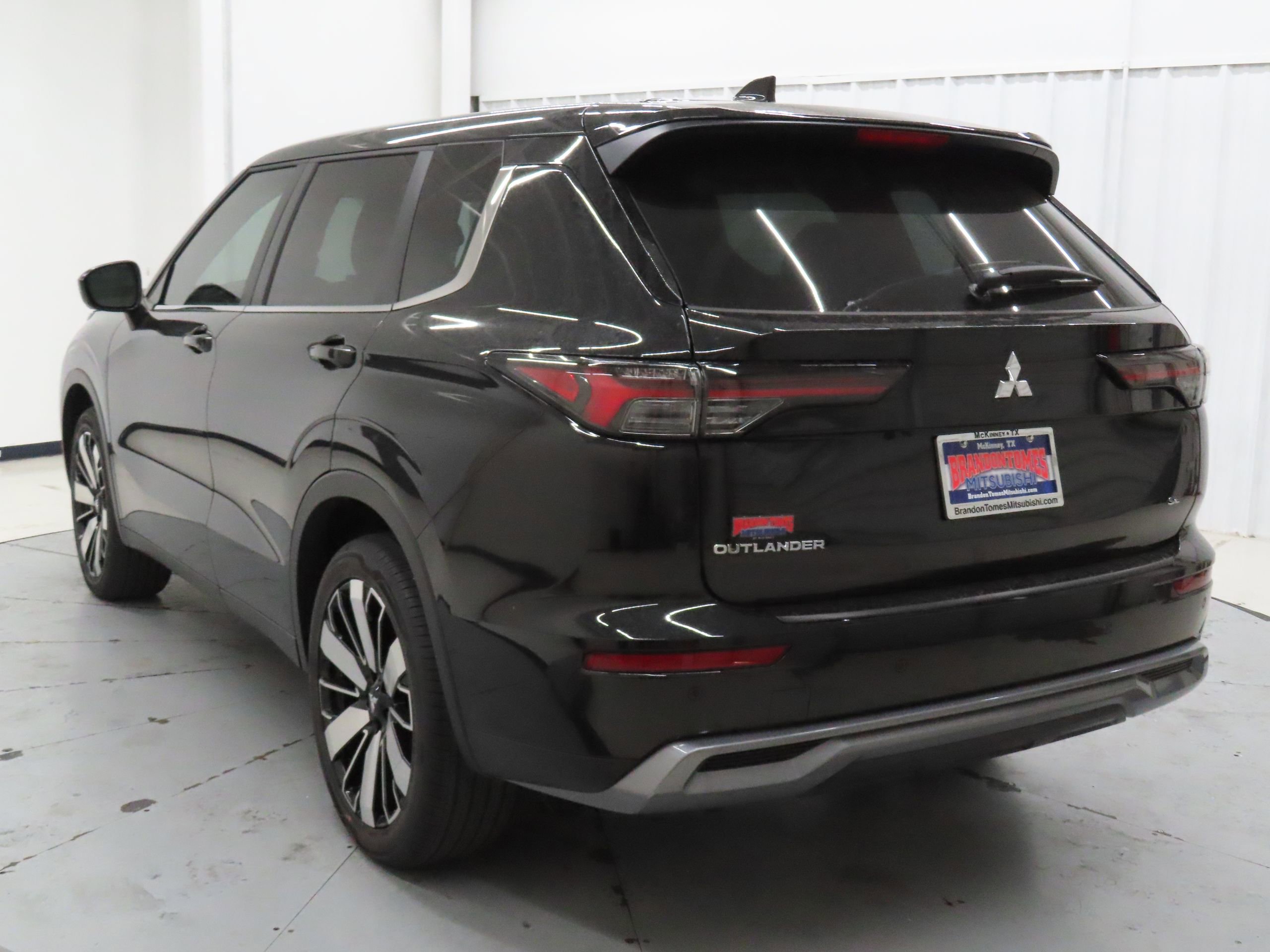 New 2026 Mitsubishi Outlander SE FWD image 5