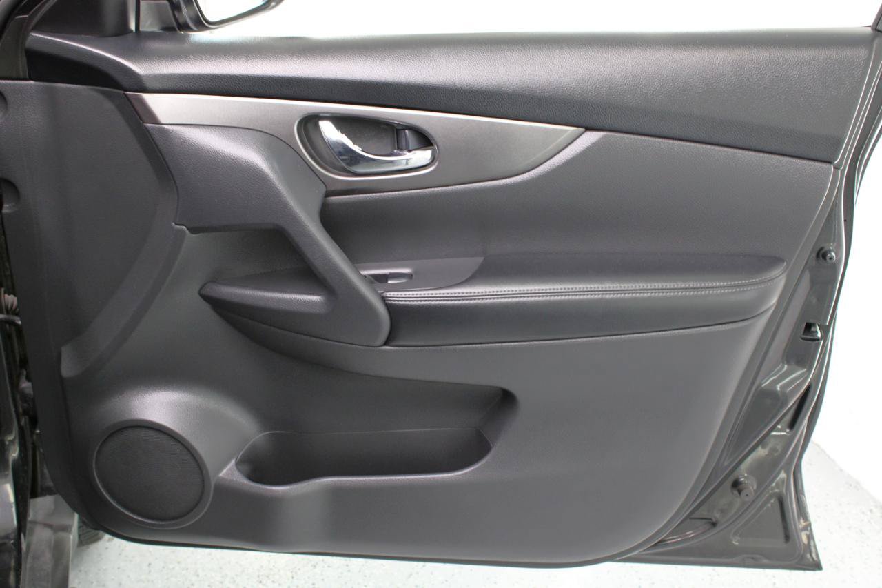 Used 2016 Nissan Rogue SV FWD image 47