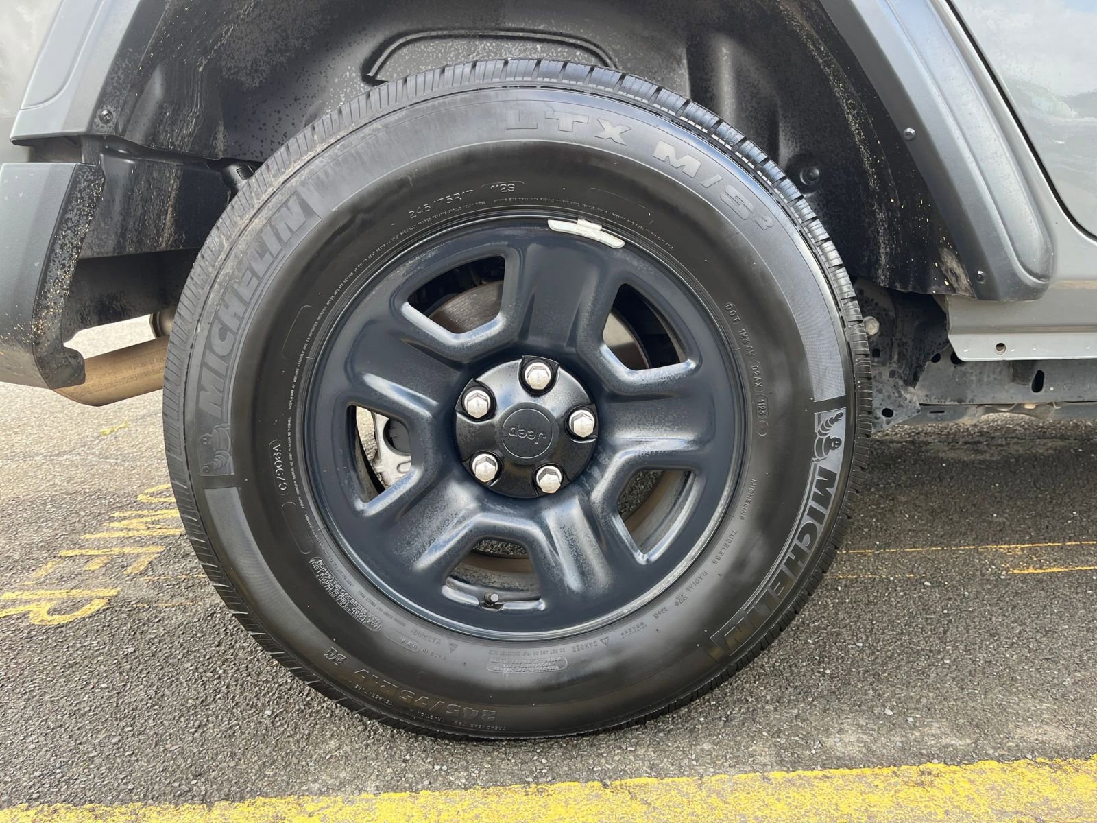 Used 2023 Jeep Wrangler Sport image 29