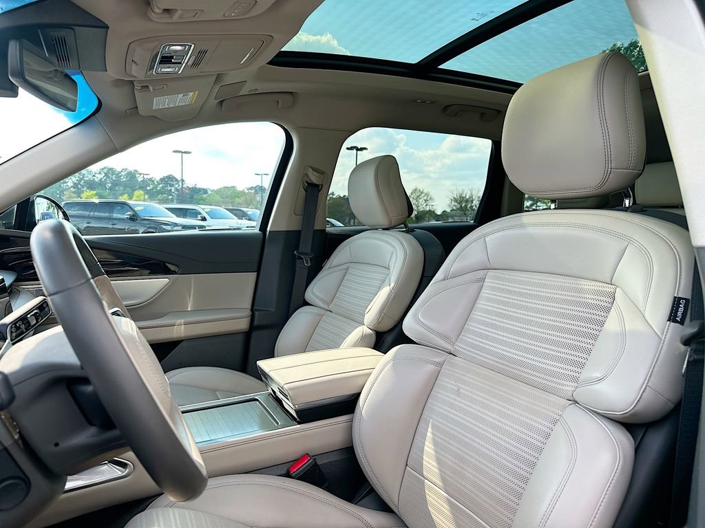 Used 2024 Lincoln Nautilus Reserve w/ Equipment Group 203A image 8