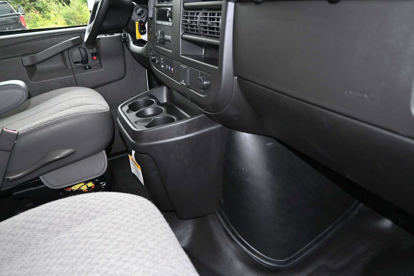 Used 2024 GMC Savana 4500 w/ Power Convenience Package RWD image 39