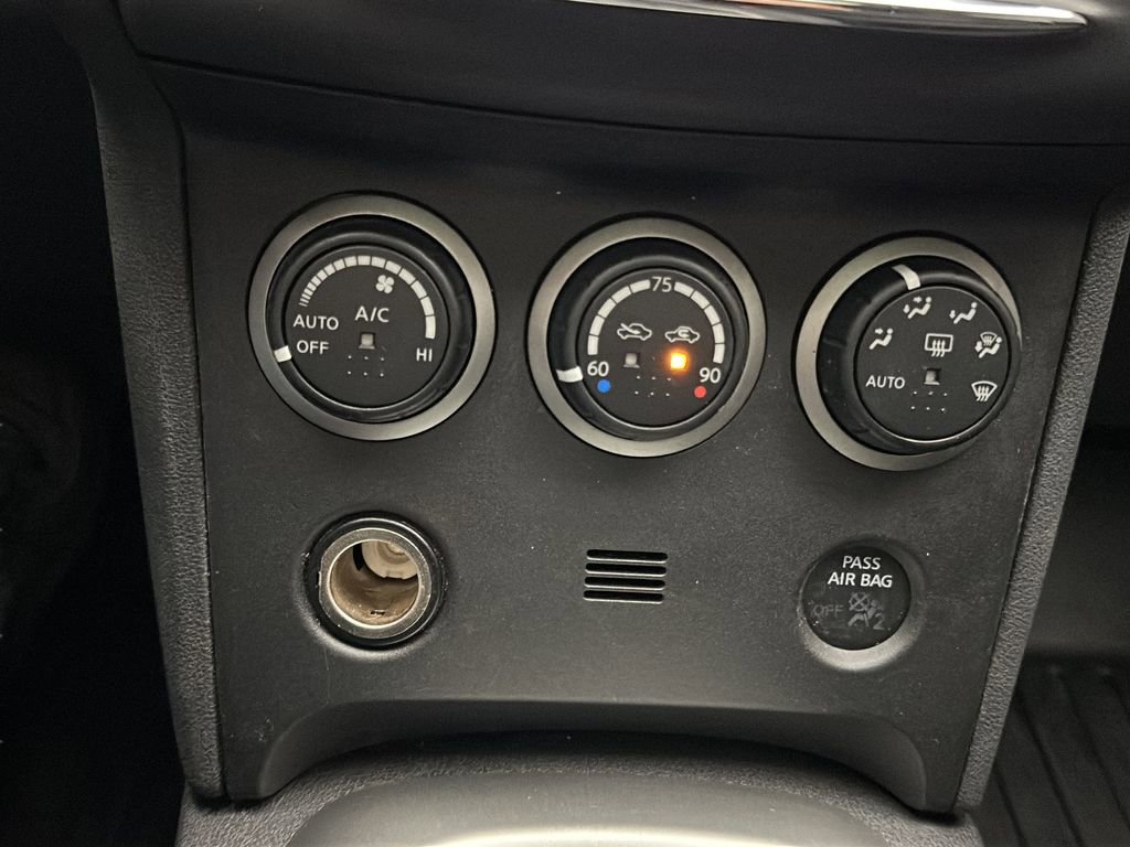 Used 2013 Nissan Rogue SV w/ Premium Pkg image 27