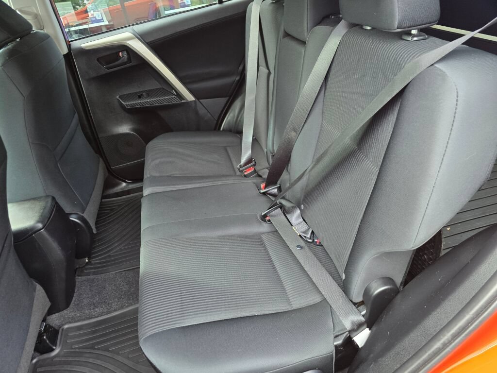 Used 2015 Toyota RAV4 LE AWD/4WD image 13