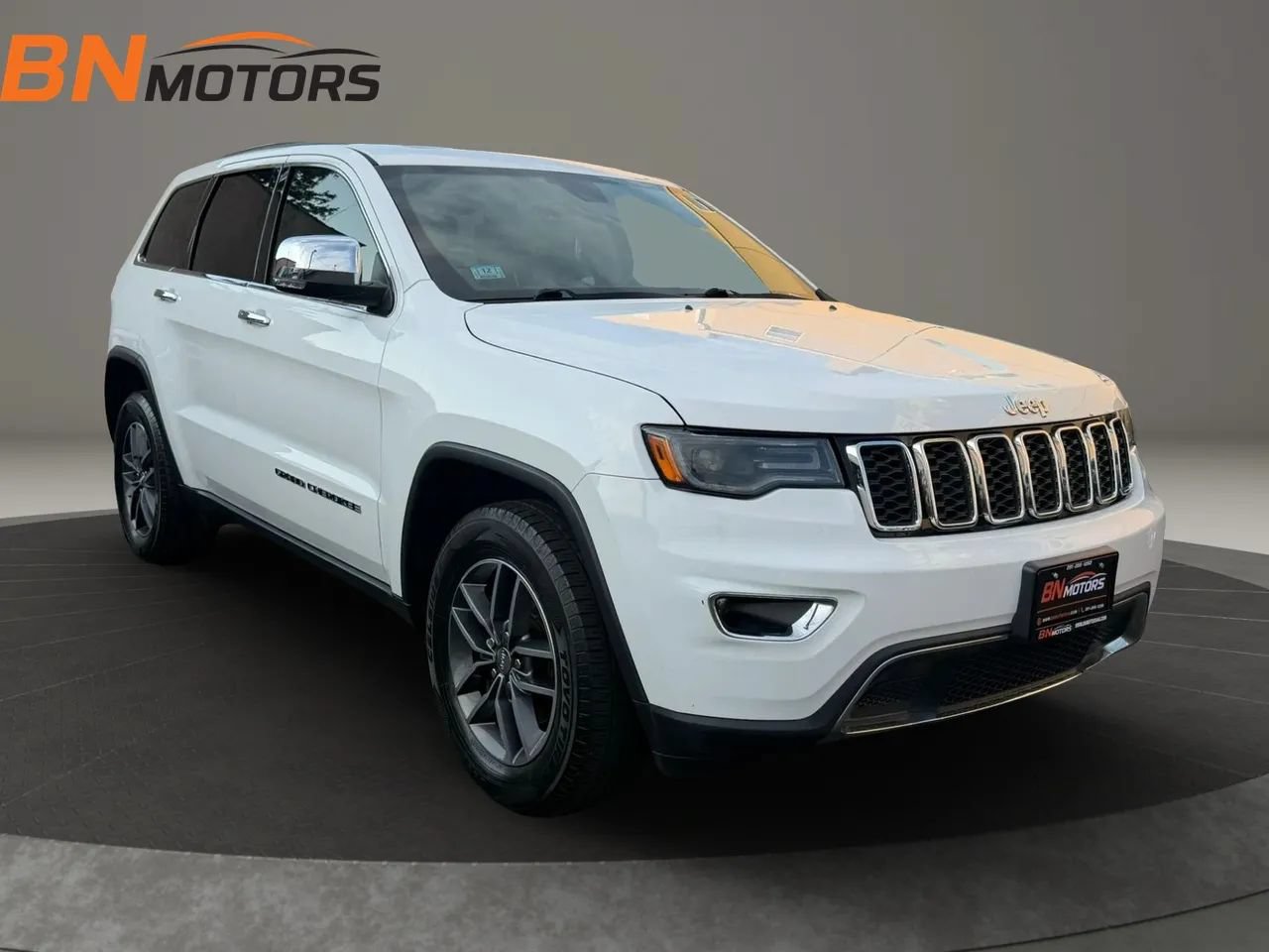 Used 2018 Jeep Grand Cherokee Limited w/ Luxury Group II AWD/4WD image 3