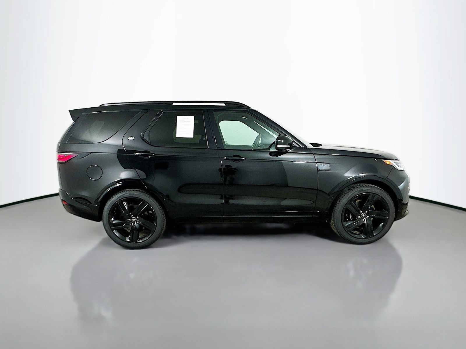 Used 2025 Land Rover Discovery Metropolitan Edition AWD/4WD image 4