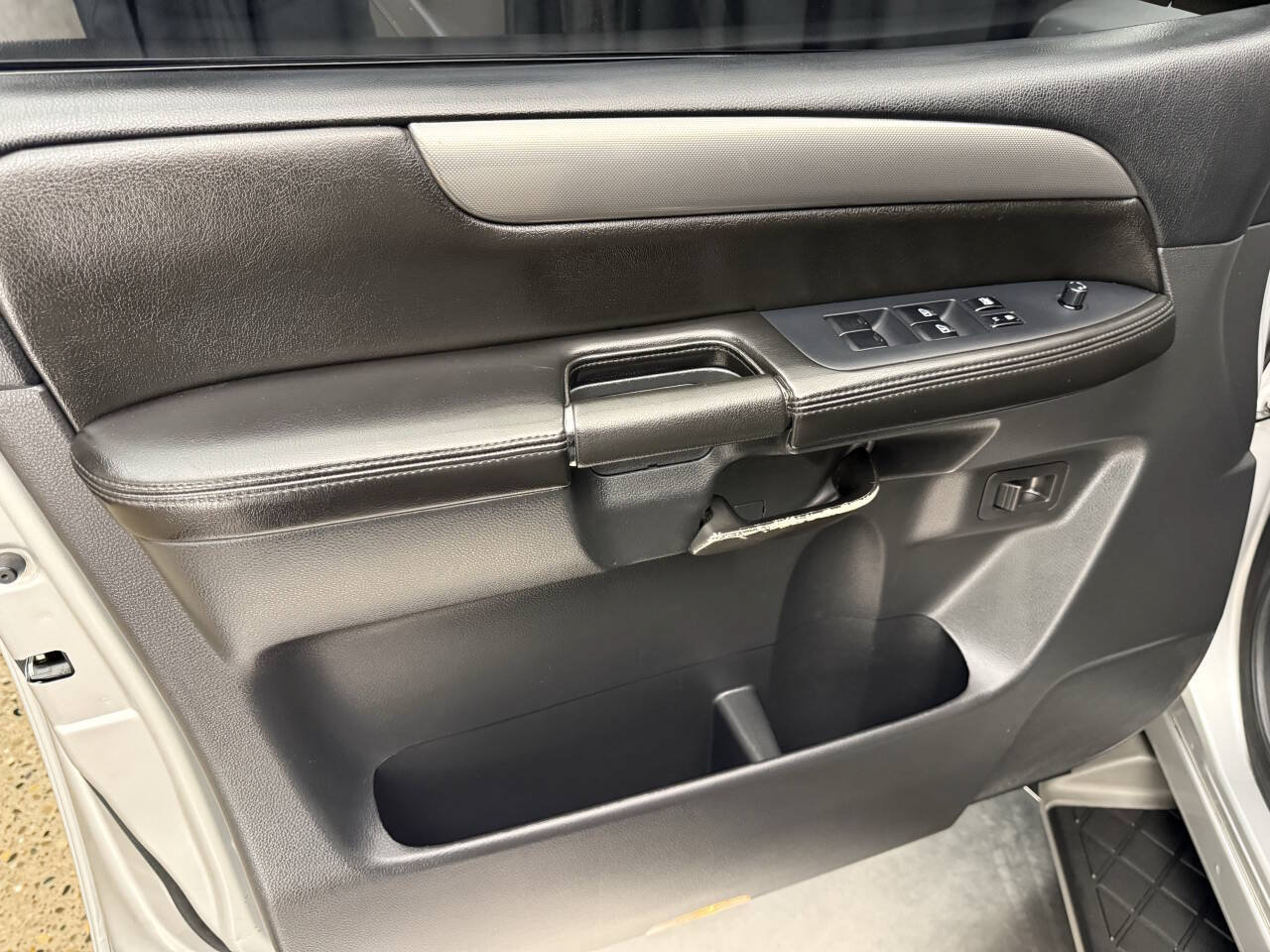 Used 2012 Nissan Armada SV AWD/4WD image 30