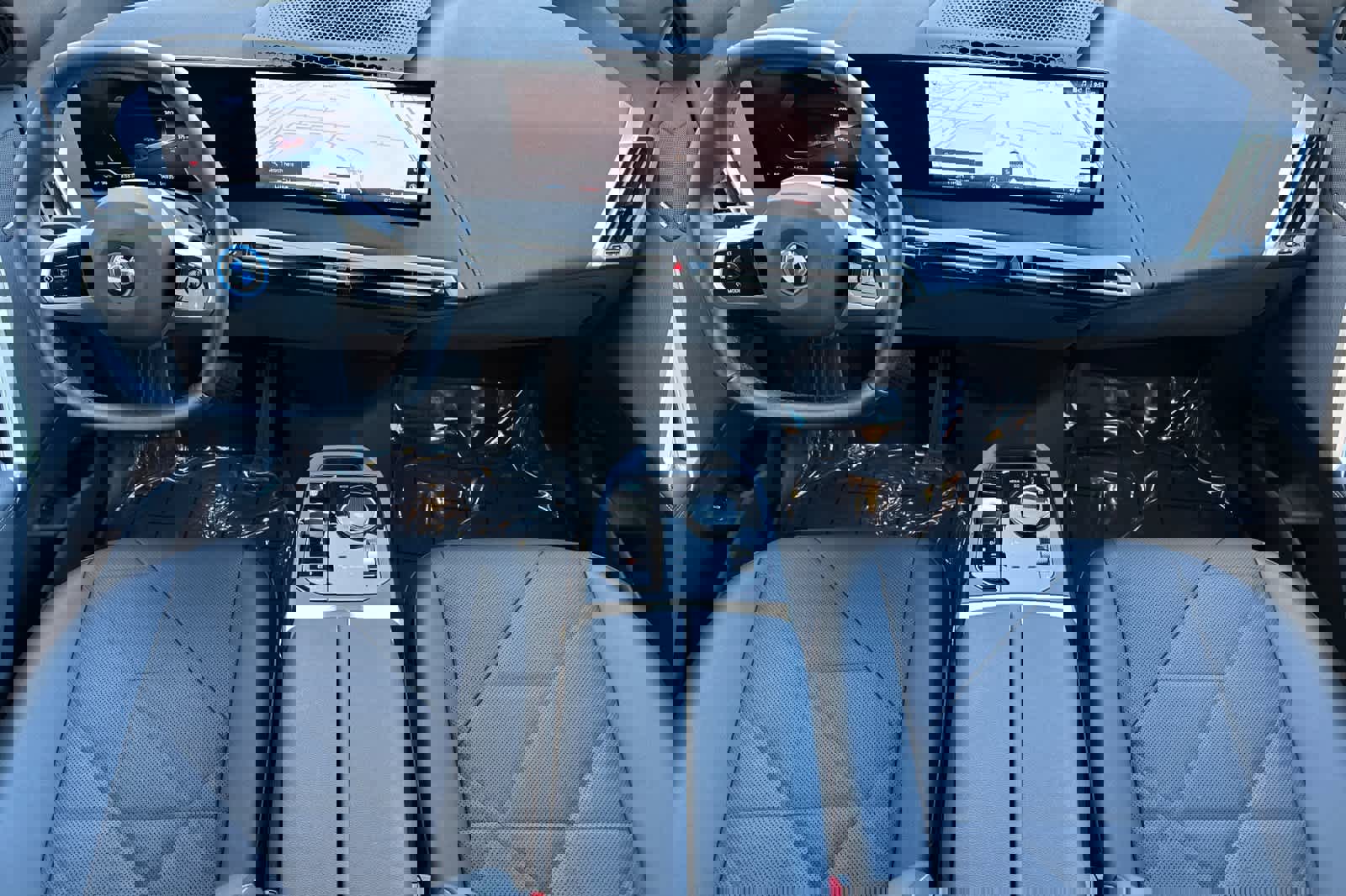 Used 2025 BMW iX xDrive50 image 3