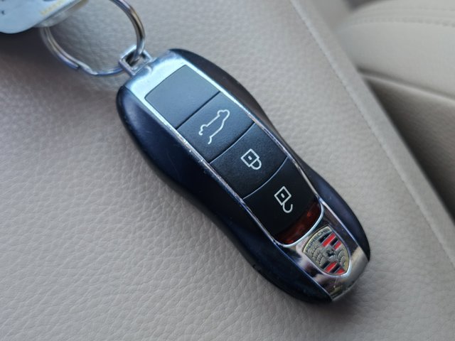 Used 2021 Porsche Macan AWD/4WD image 66