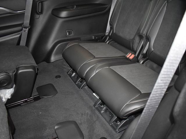 New 2025 Jeep Grand Cherokee L Altitude image 30