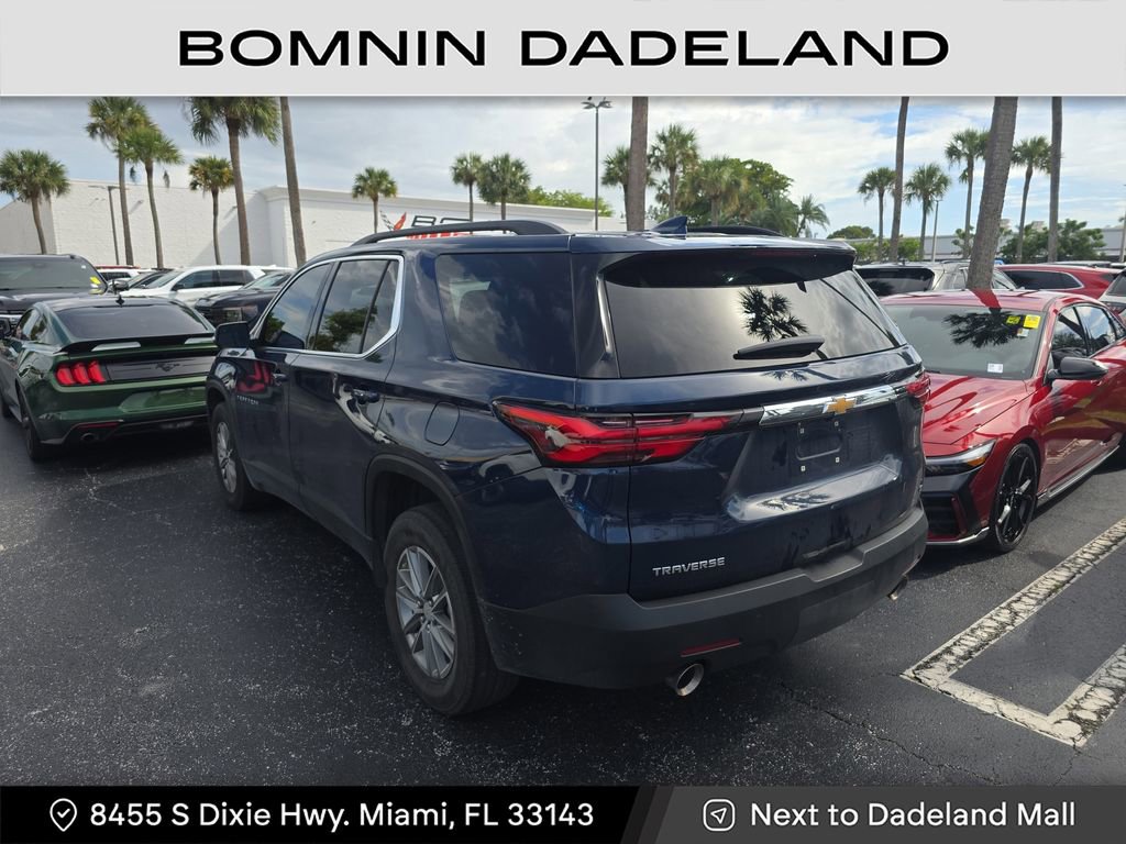 Used 2023 Chevrolet Traverse LT image 2