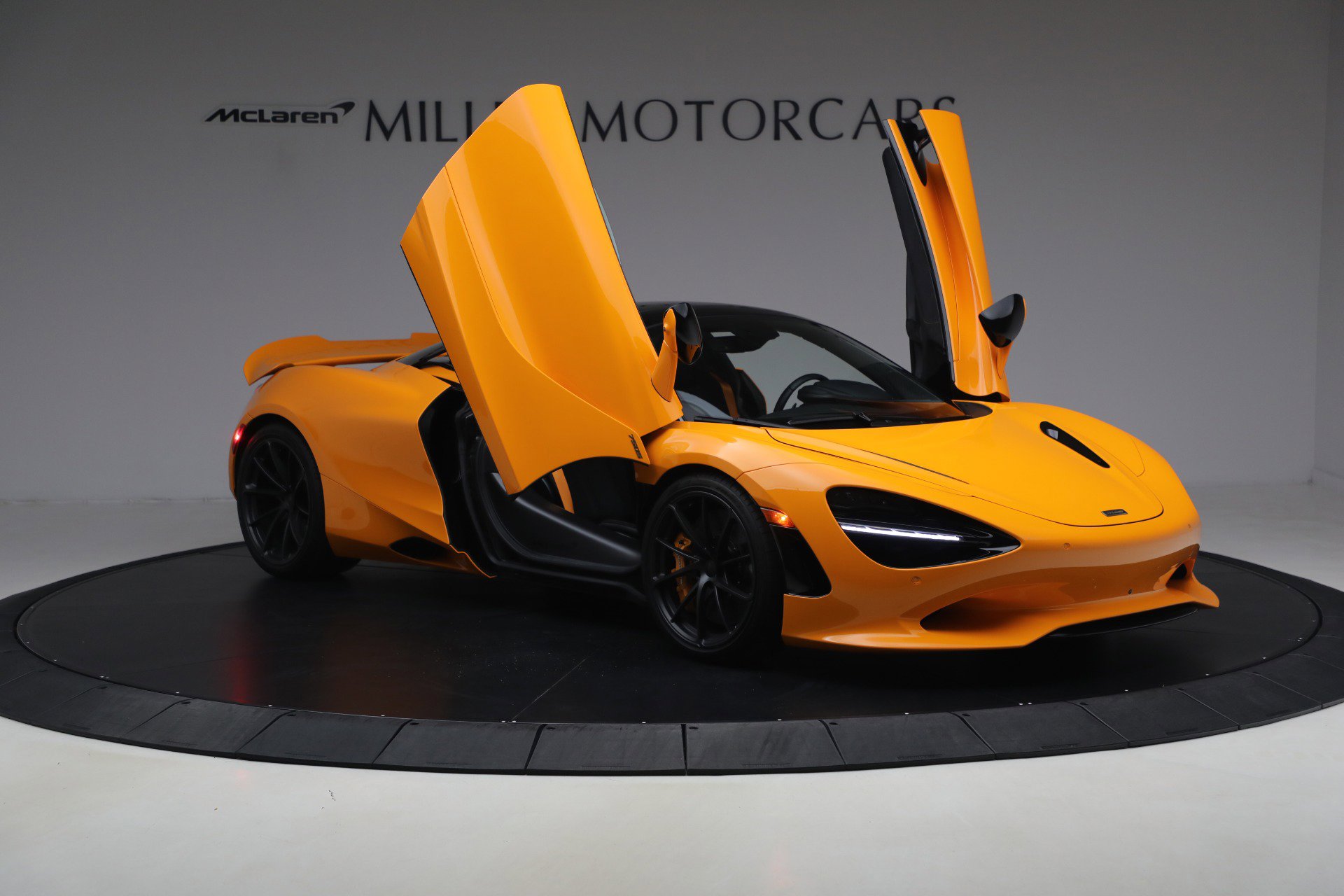 Used 2025 McLaren 750S Spider RWD image 20
