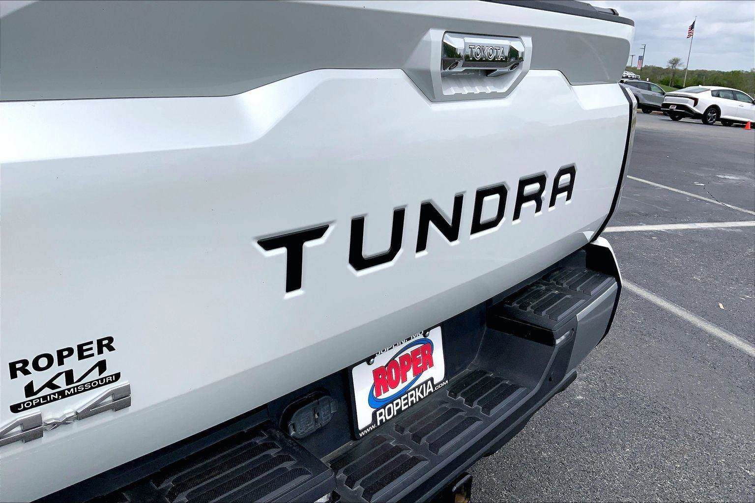 Used 2024 Toyota Tundra Limited AWD/4WD image 31