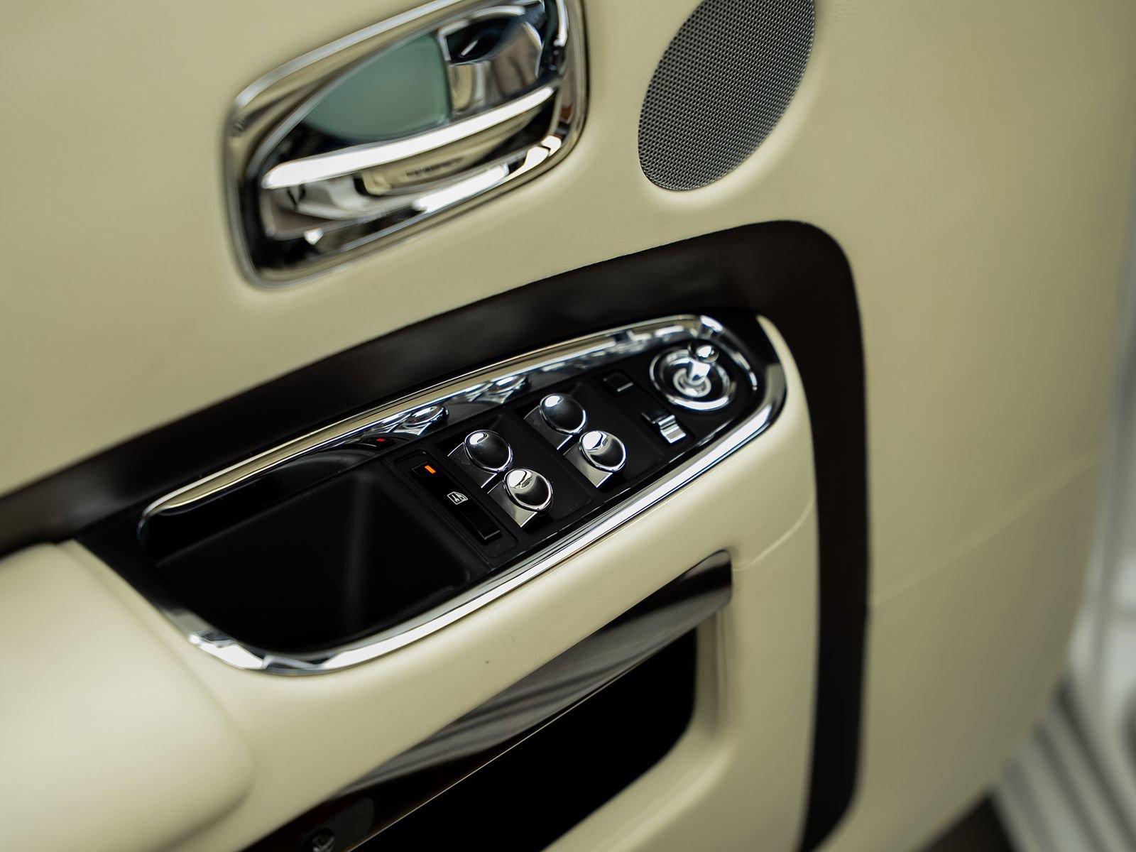 Used 2017 Rolls-Royce Ghost image 64