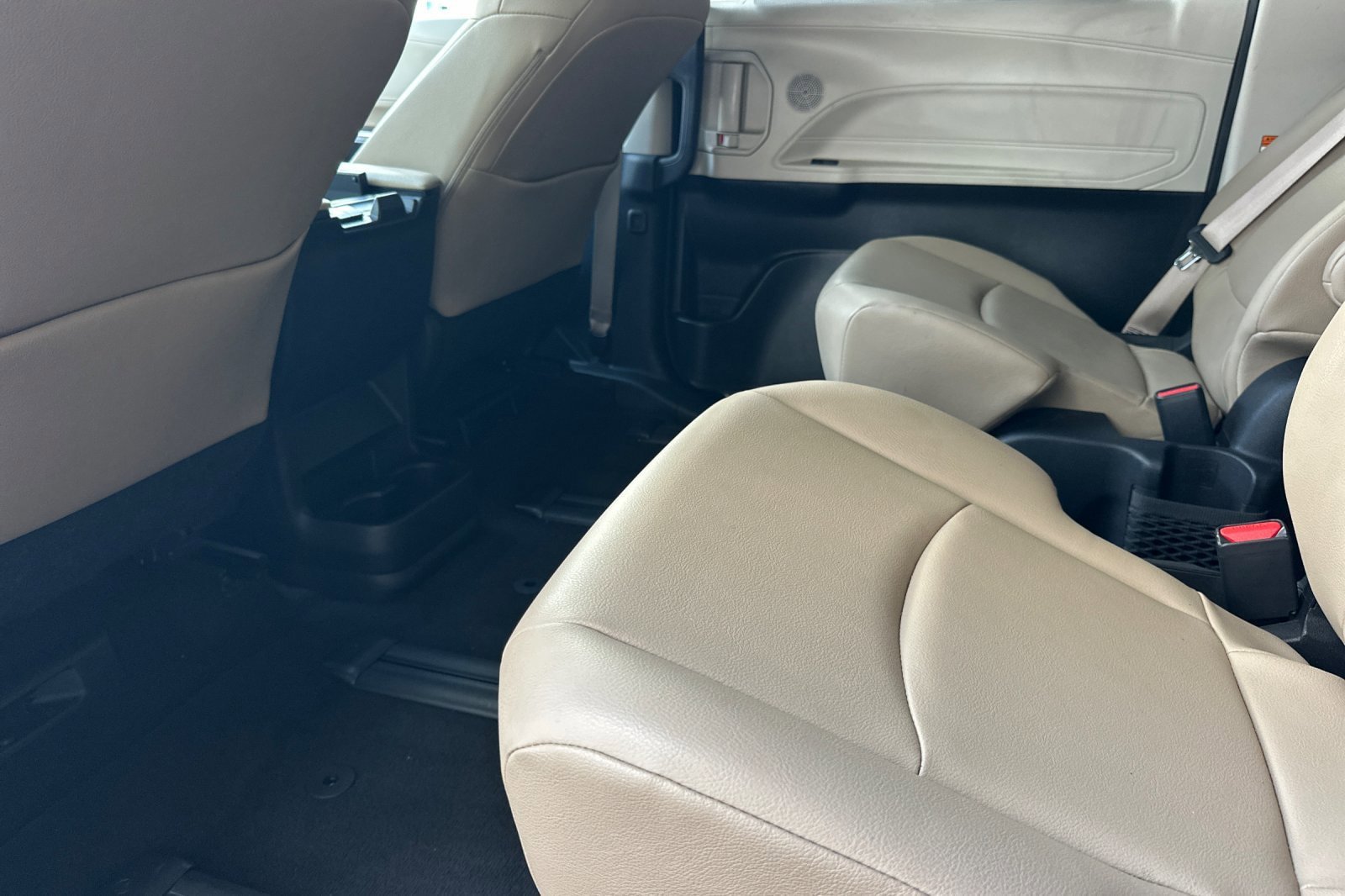 Certified 2022 Toyota Sienna XLE AWD/4WD image 12