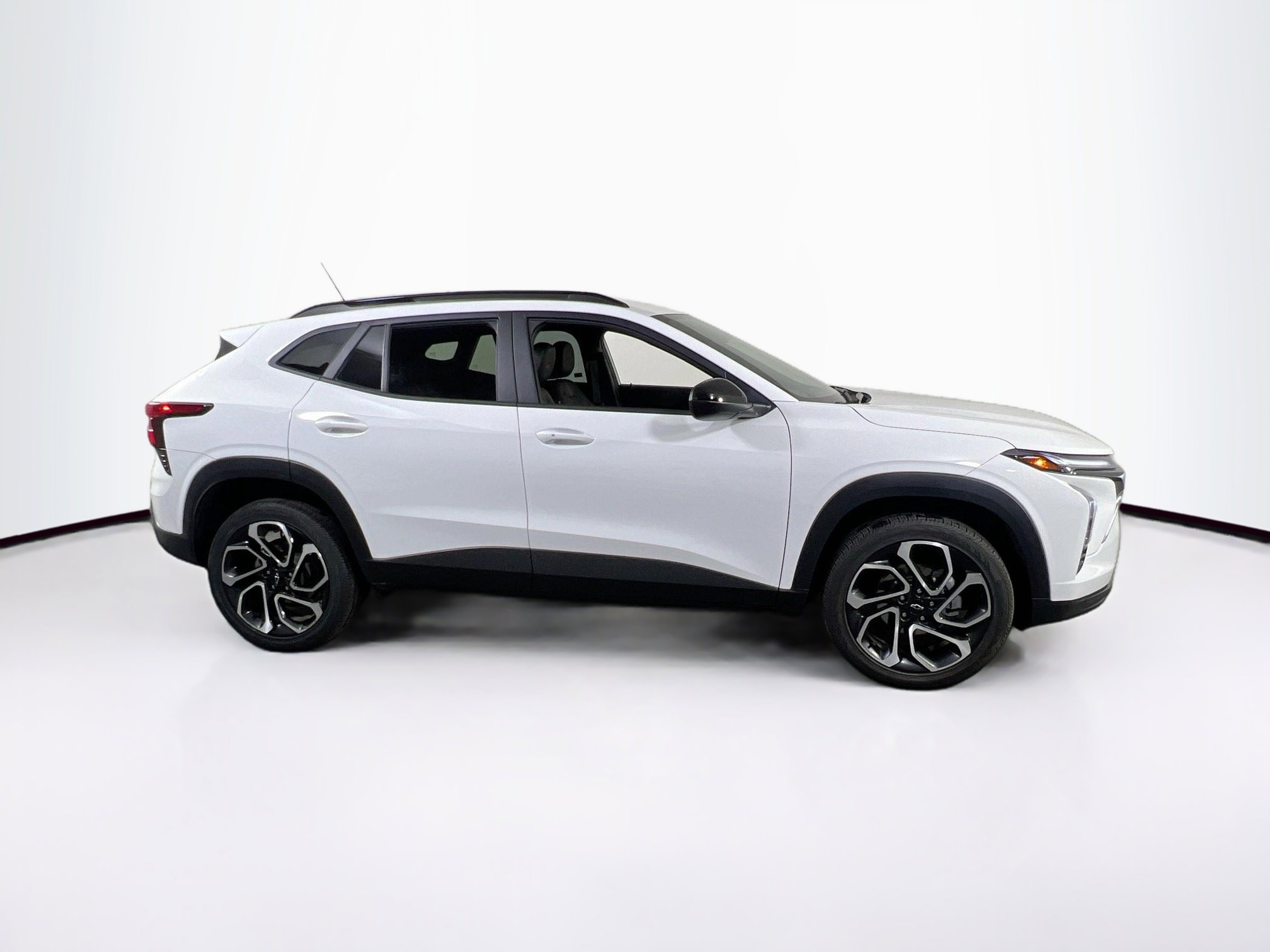 Used 2025 Chevrolet Trax RS w/ Driver Confidence Package image 4