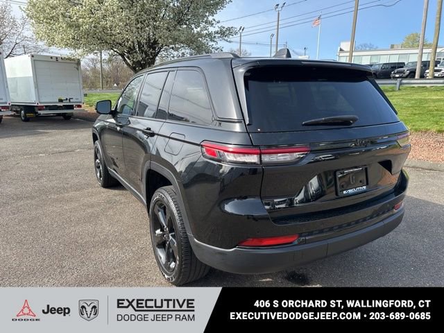 Used 2022 Jeep Grand Cherokee Altitude AWD/4WD image 4