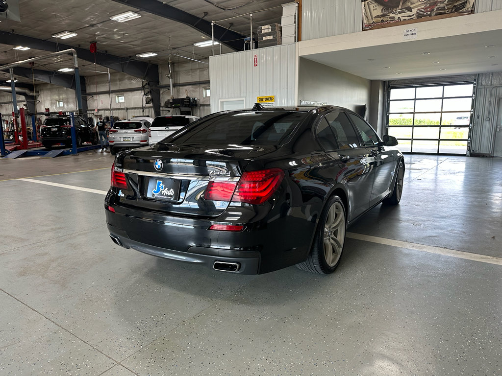Used 2013 BMW 750i xDrive image 5