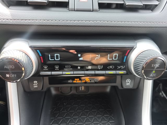 Used 2024 Toyota RAV4 XLE AWD/4WD image 17