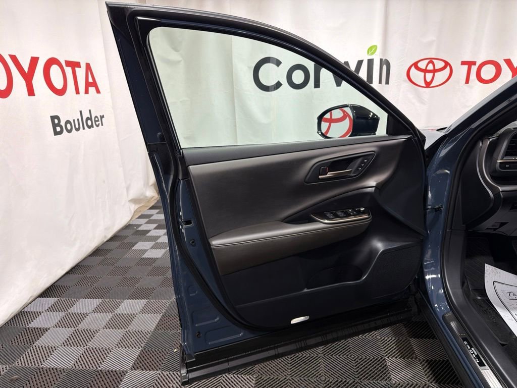 Used 2025 Toyota Crown AWD/4WD image 21