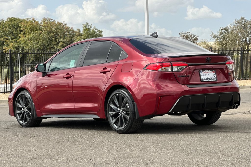 Certified 2025 Toyota Corolla SE w/ SE Premium Package FWD image 7