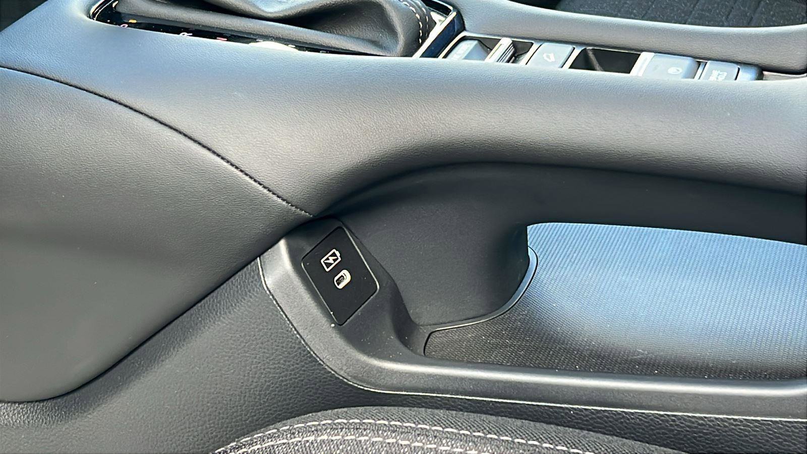 Certified 2025 Honda HR-V LX image 22