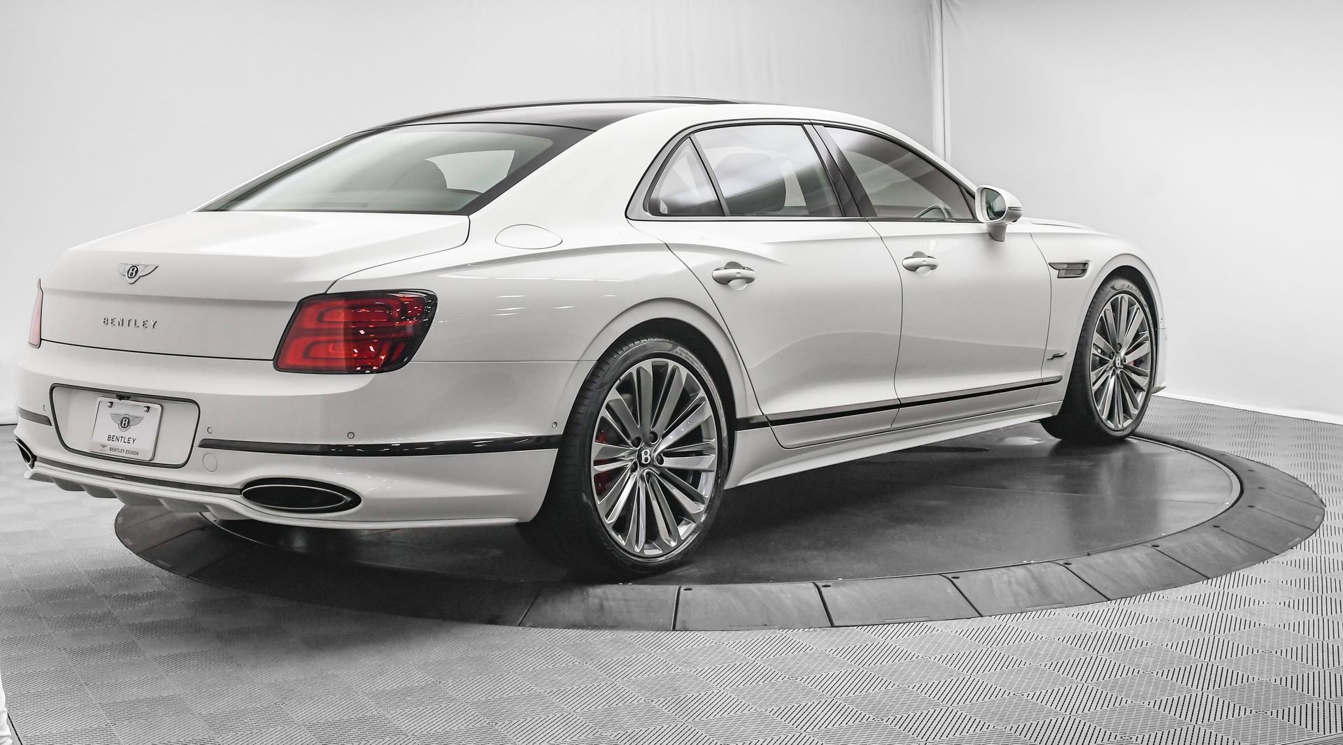 New 2025 Bentley Flying Spur Plug-In Hybrid image 13