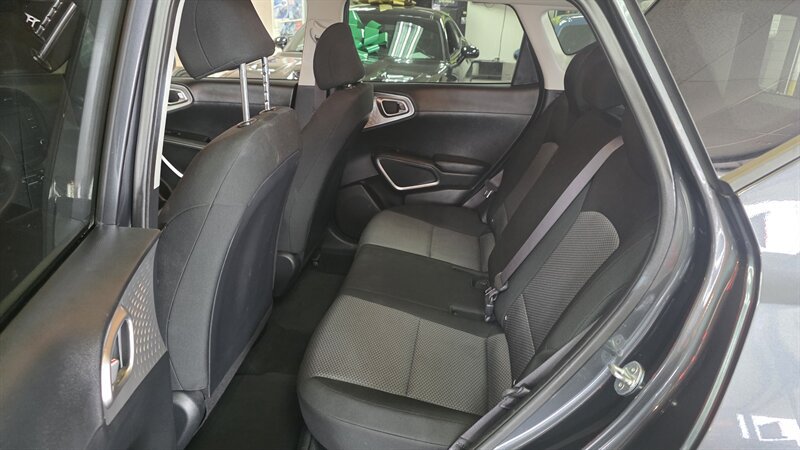 Used 2023 Kia Soul LX w/ LX Technology Package FWD image 19
