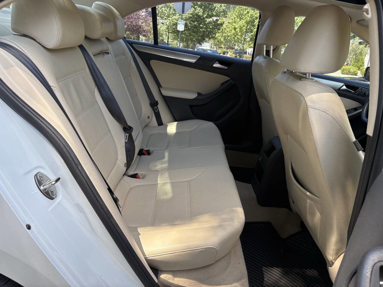Used 2015 Volkswagen Jetta SE FWD image 12