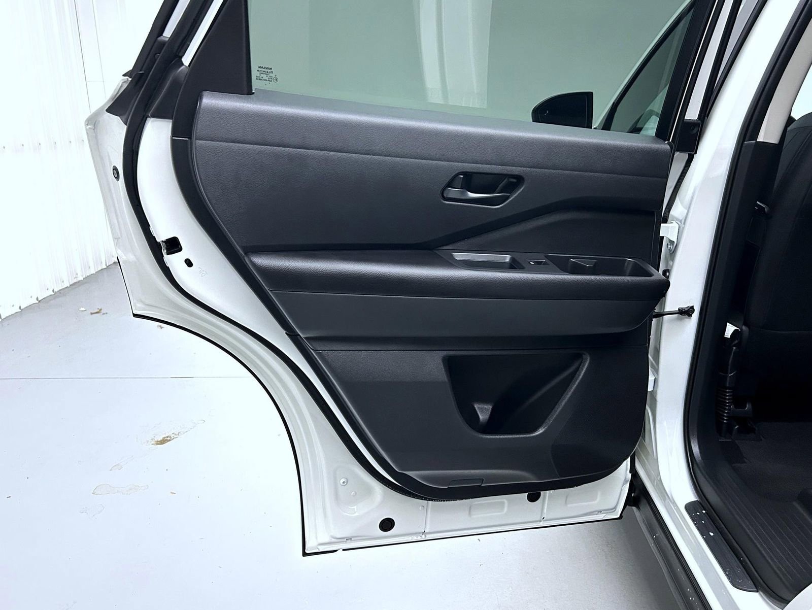 Used 2025 Nissan Pathfinder S image 21