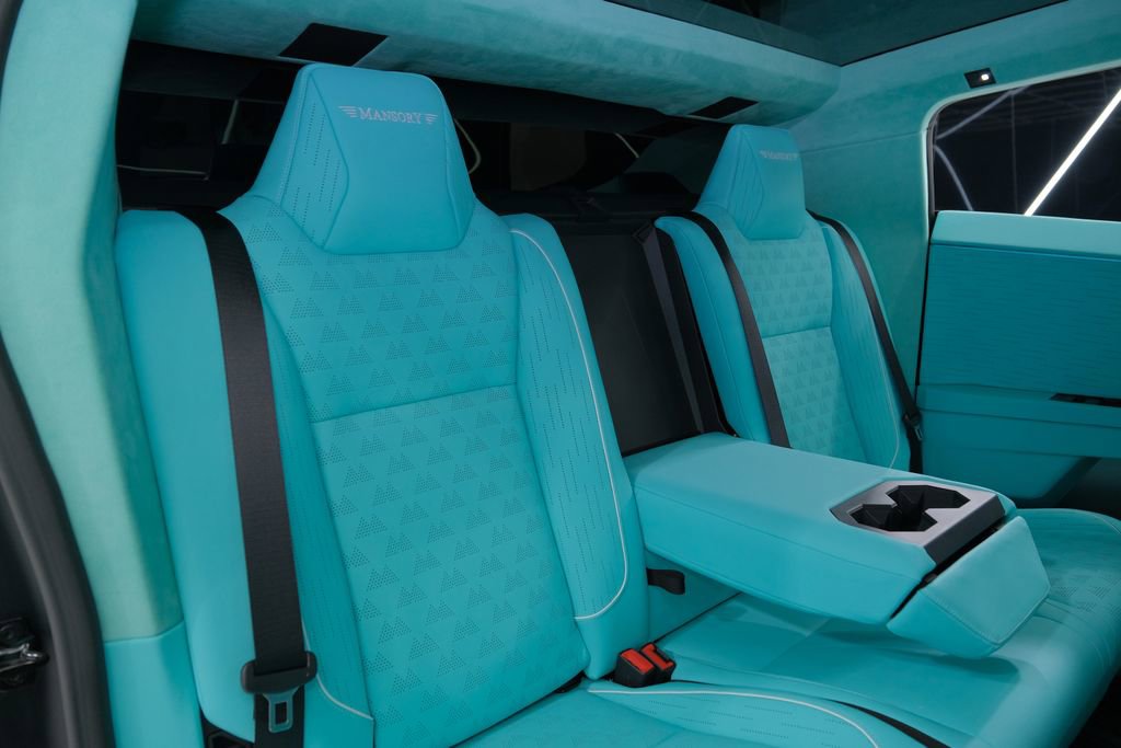 Used 2025 Tesla Cybertruck AWD Crew Cab image 36