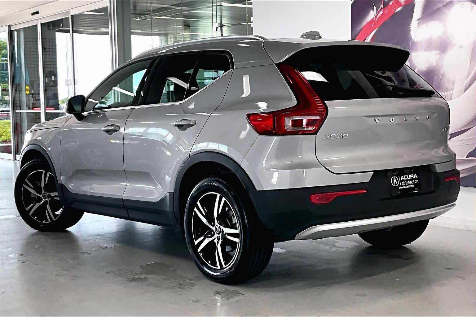 Used 2025 Volvo XC40 B5 Core AWD/4WD image 4