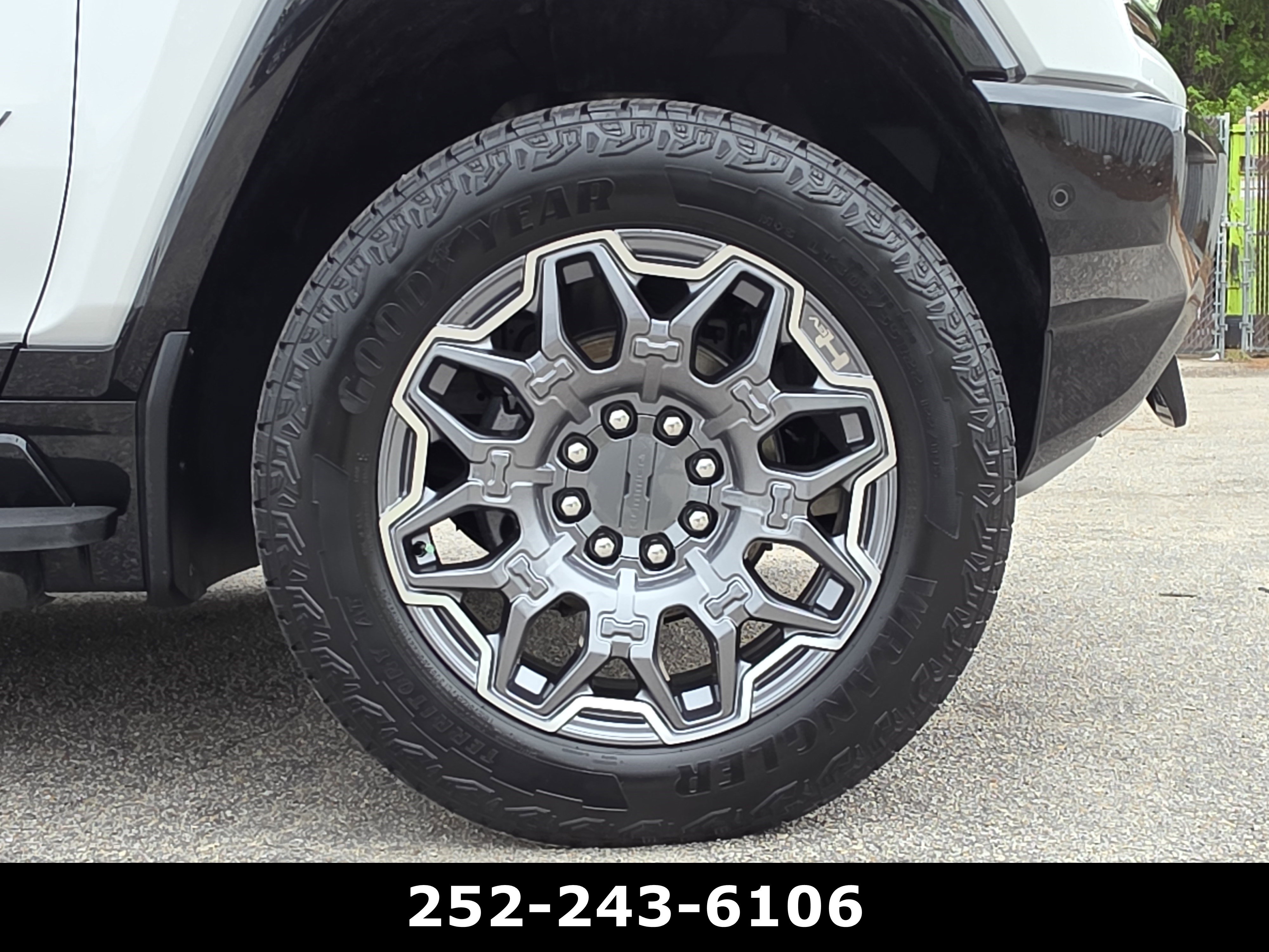 Used 2025 GMC Hummer EV 3X AWD/4WD image 58