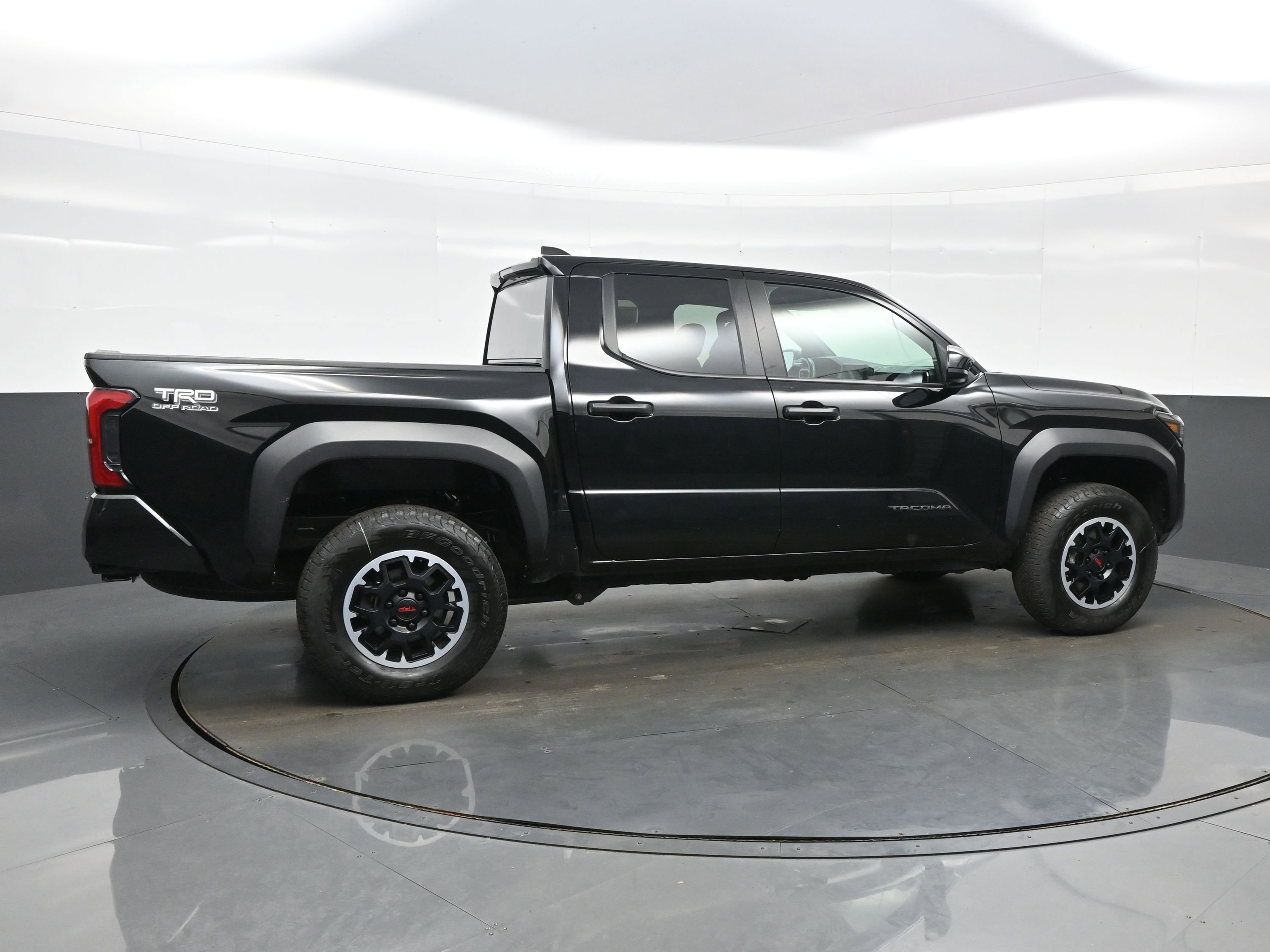 Used 2024 Toyota Tacoma TRD Off-Road AWD/4WD image 6