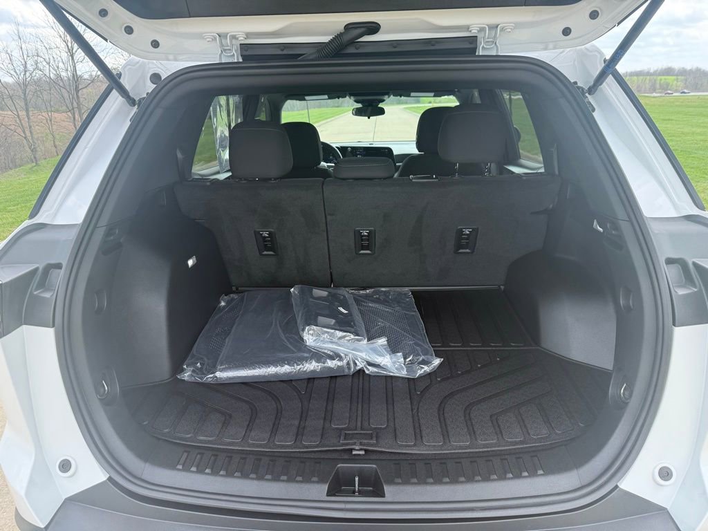 Used 2025 Chevrolet Equinox LT image 6