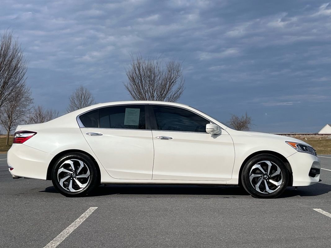 Used 2017 Honda Accord EX-L image 9