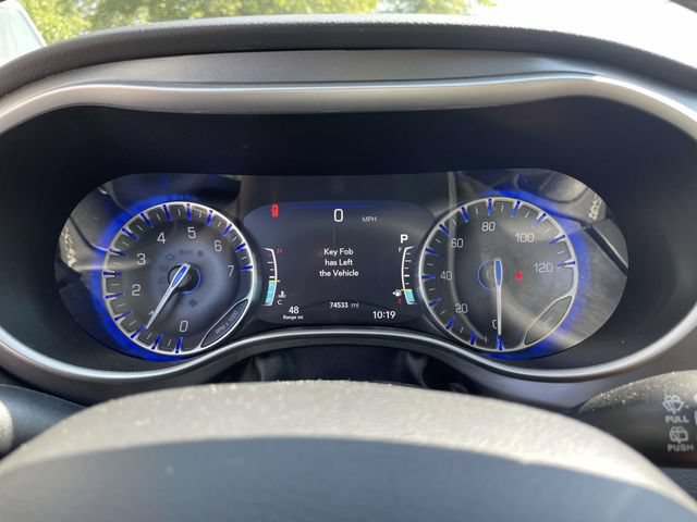 Used 2024 Chrysler Pacifica Touring-L FWD image 21