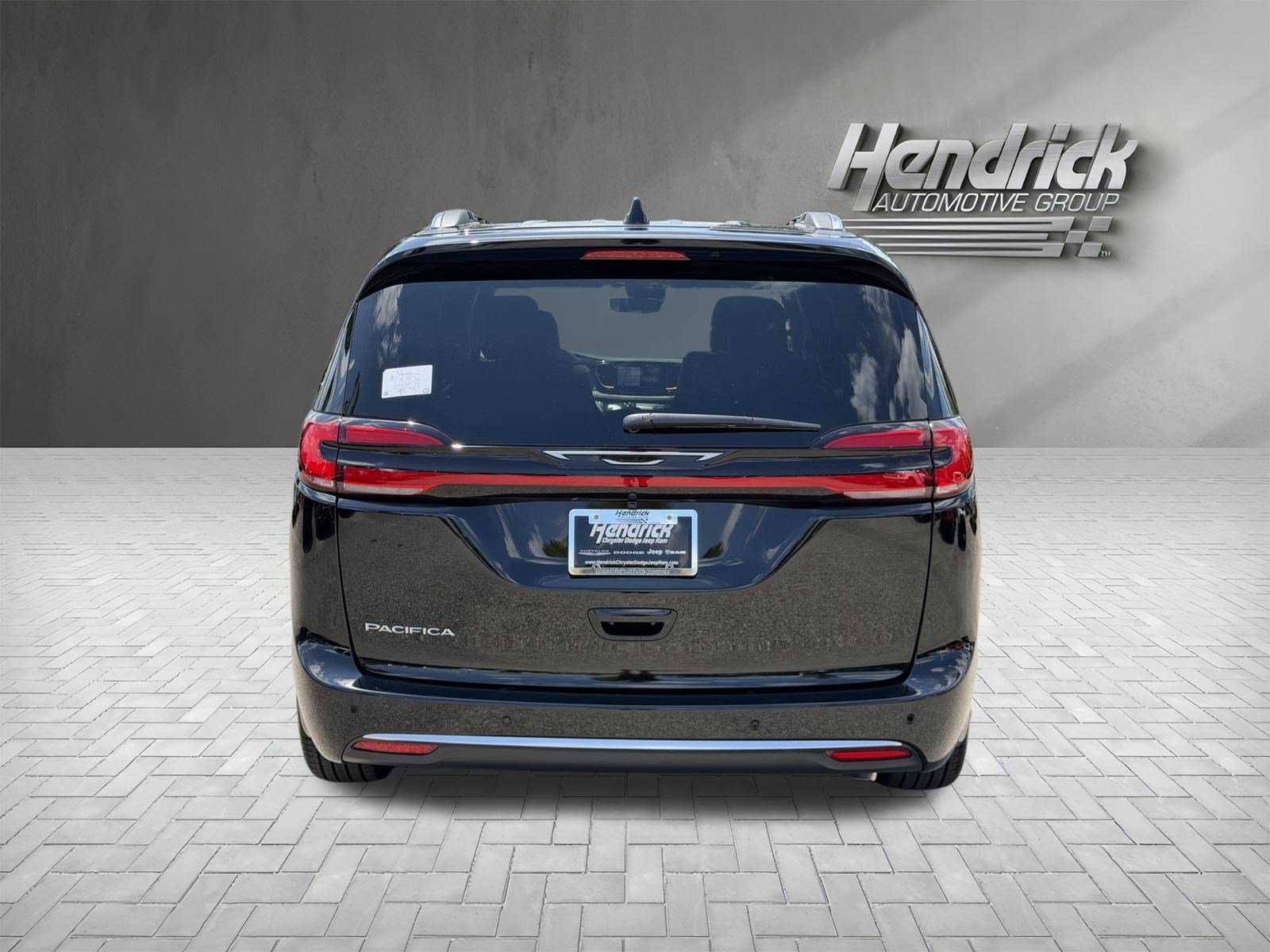 New 2027 Chrysler Pacifica Pinnacle w/ Theater Group FWD image 9