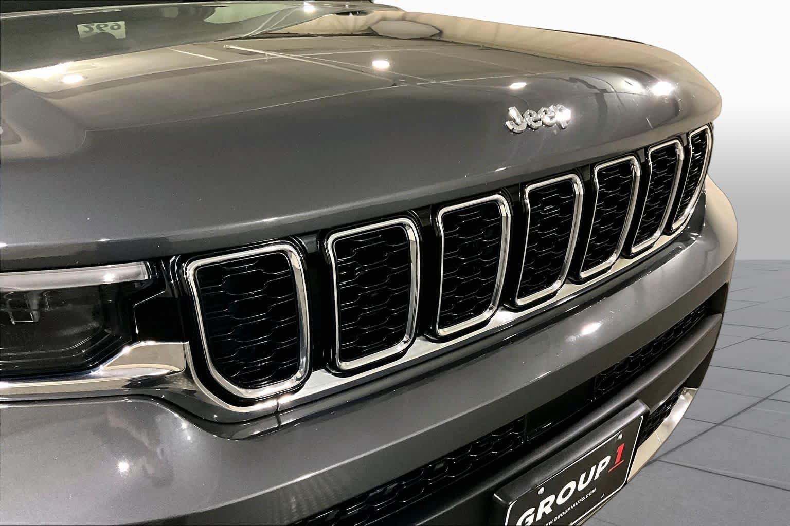 Used 2022 Jeep Grand Cherokee L Limited AWD/4WD image 31