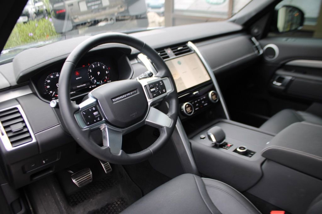 Certified 2024 Land Rover Discovery Dynamic SE image 4