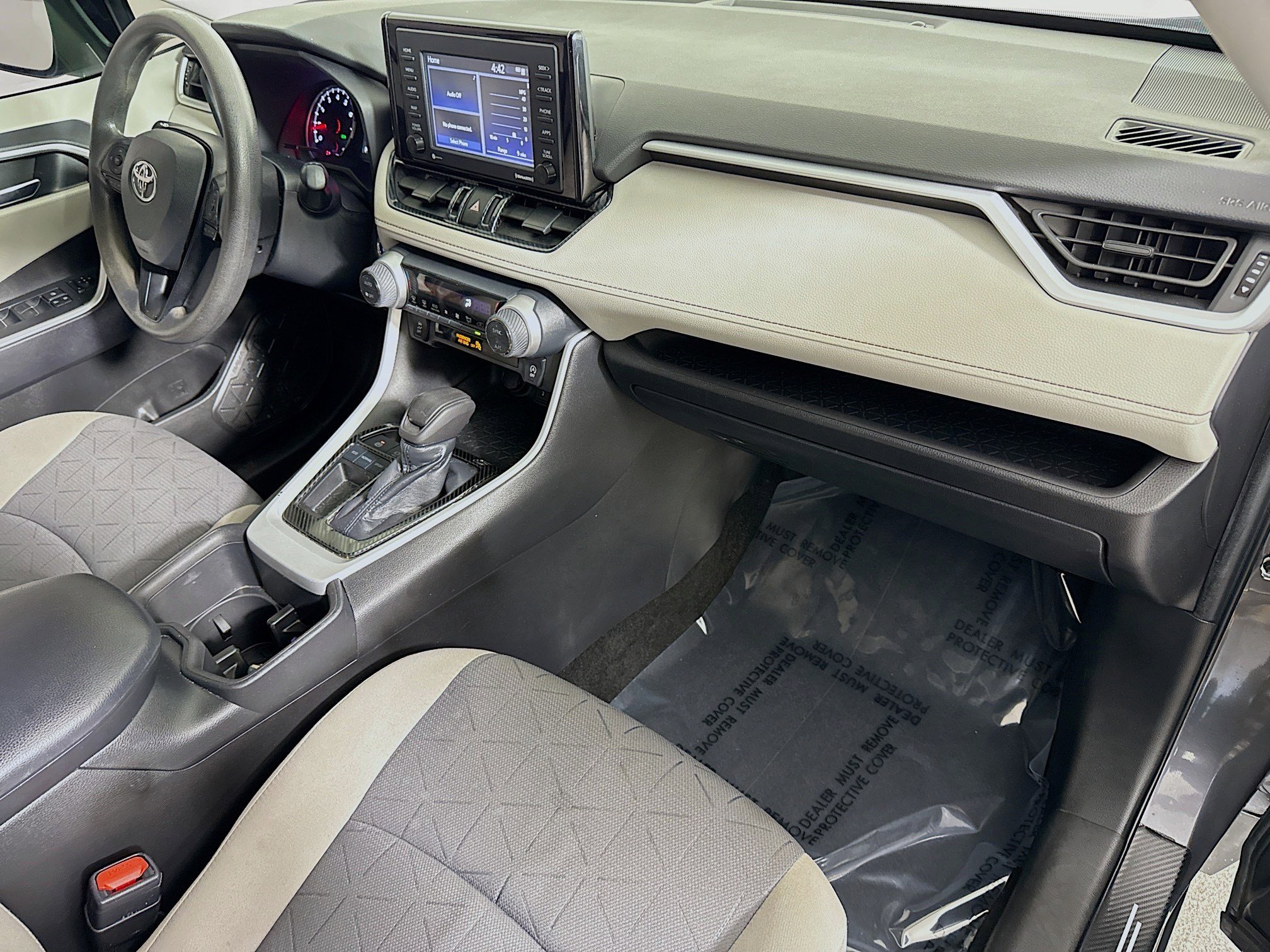 Used 2022 Toyota RAV4 XLE image 30