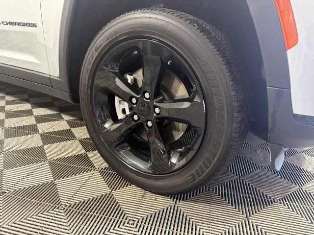 Certified 2023 Jeep Grand Cherokee L Laredo AWD/4WD image 2