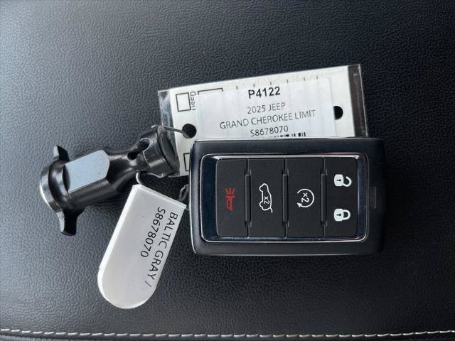 Certified 2025 Jeep Grand Cherokee Limited w/ Luxury Tech Group II AWD/4WD image 39