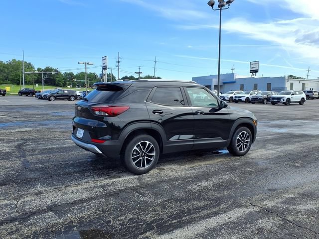Used 2025 Chevrolet TrailBlazer LT AWD/4WD image 14