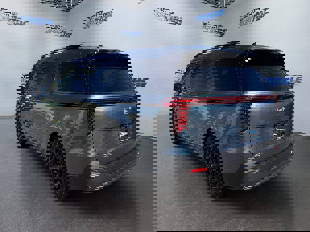 Used 2025 Kia Carnival SX Prestige image 7