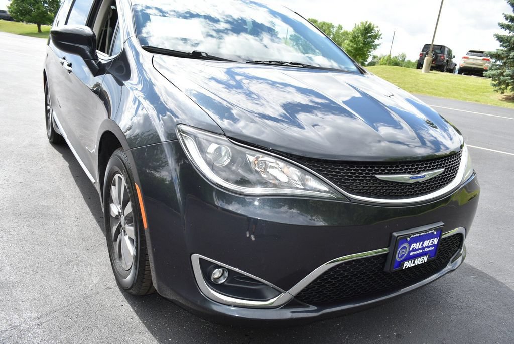 Used 2019 Chrysler Pacifica Touring-L Plus FWD image 2