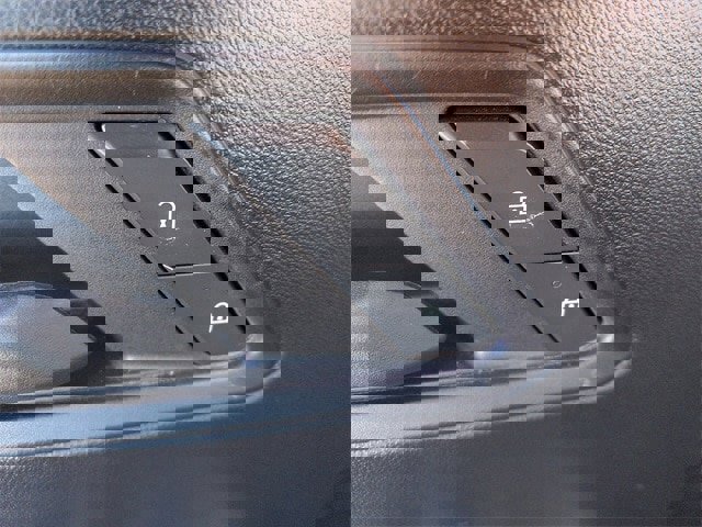 Used 2023 Chevrolet Colorado Trail Boss w/ Technology Package image 16