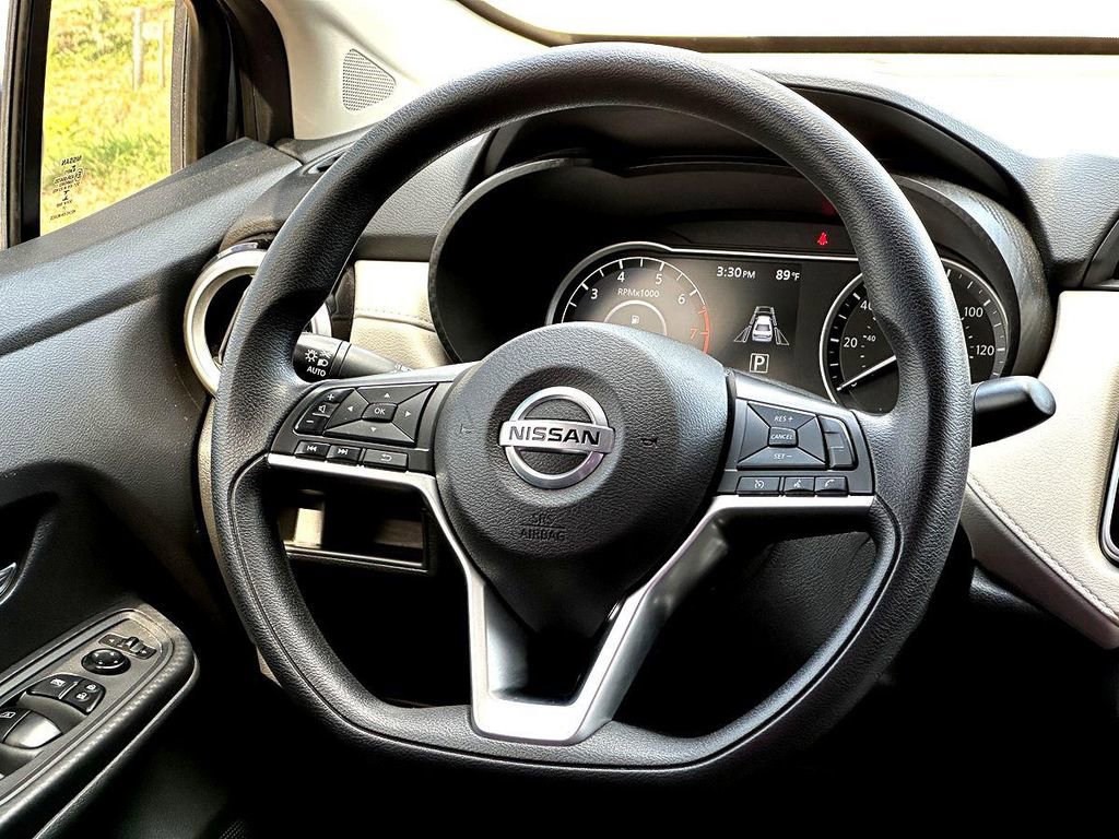 Used 2021 Nissan Versa SV image 31