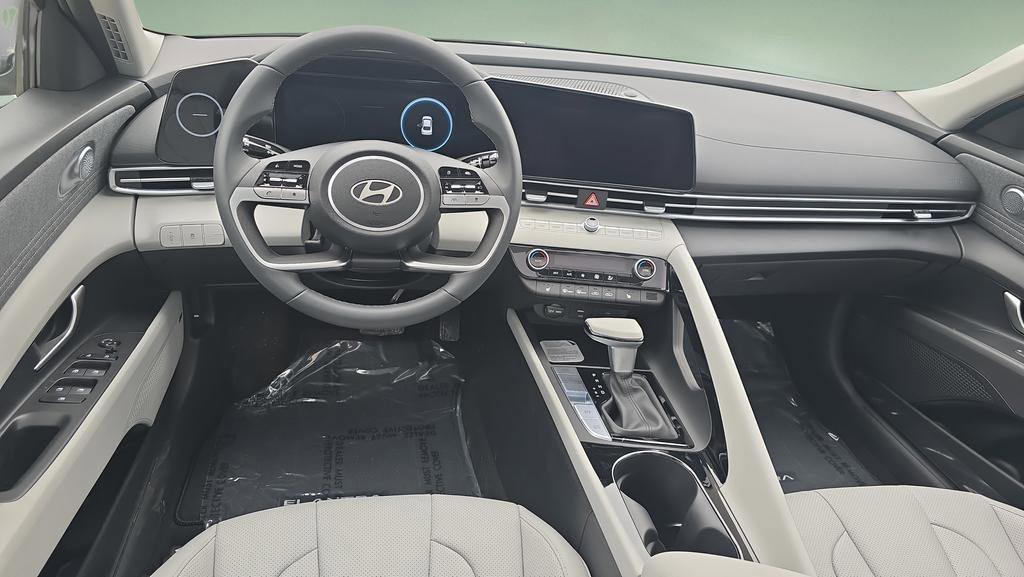 New 2026 Hyundai Elantra Limited FWD image 18